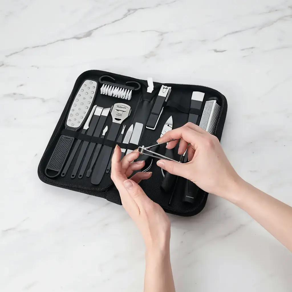 PORODO 16-IN-1 PORTABLE NAIL CLIPPER مجموعة قص أظافر محمولة