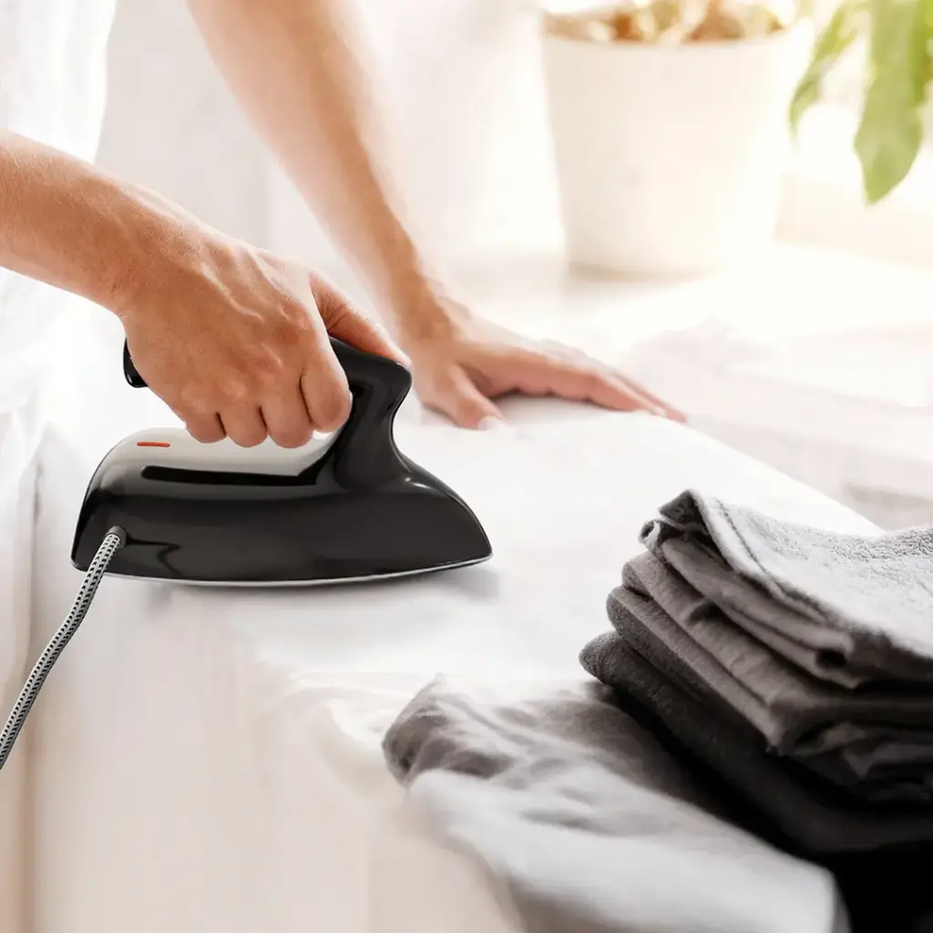 Porodo Lifestyle Ironix Portable Mini Iron Steamer with Bakelite Handle